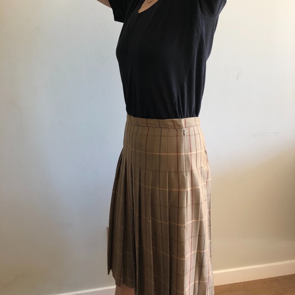 Burberry Vintage Pleated Skirt - Picture 3 of 5